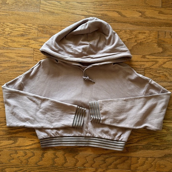 ALO YOGA Set.Adorable!Crop sweatshirt,cute back detail.Sweatpantsw/ruching,mauve - Picture 2 of 8